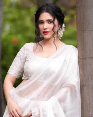 Zeba Khan web series actress
